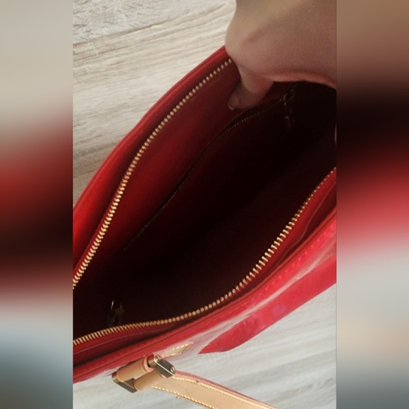 LOUIS VUITTON VERNIS HOUSTON TOTE - Picture 4 of 7